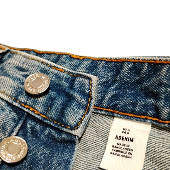 Divided | Distressed Denim Skirt | Size 6 - Picture 4 of 9